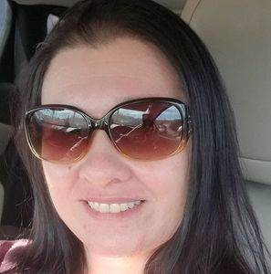 Meet your Posher, Raquel